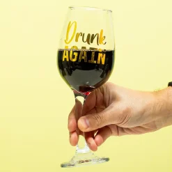 Ditverzinjeniet Mokken & Glazen|Borrelen|Drunk Again scheef wijnglas