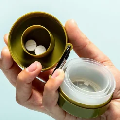 Ditverzinjeniet Mokken & Glazen|Opvouwbaar glas met medicatievakje