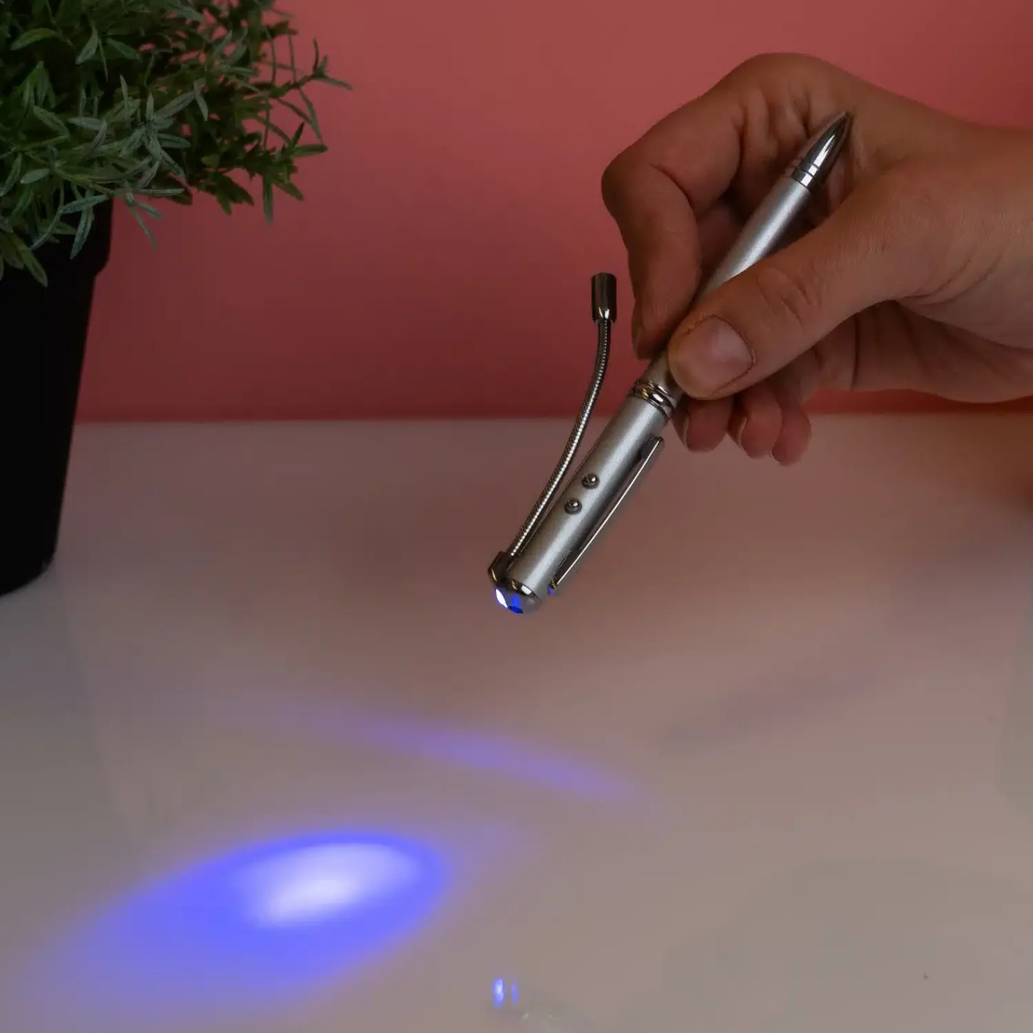 Ditverzinjeniet Kantoor|Pen met onzichtbare inkt en verlichting