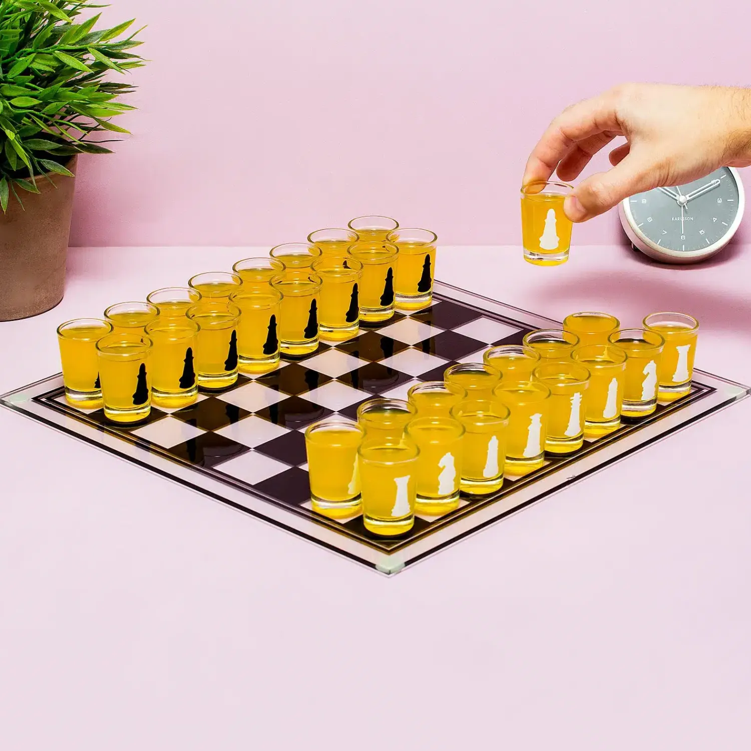 Ditverzinjeniet Drankspelletjes|Vrijgezellenfeestjes|Schaak drankspel met shotglaasjes