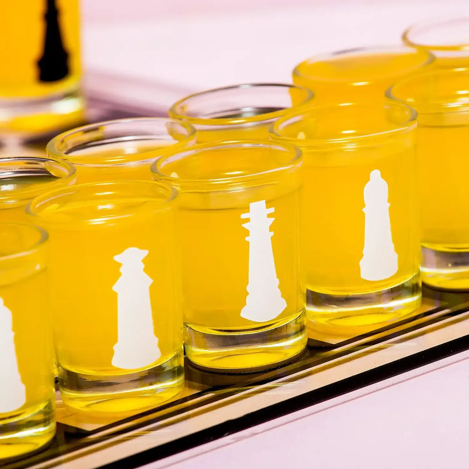 Ditverzinjeniet Drankspelletjes|Vrijgezellenfeestjes|Schaak drankspel met shotglaasjes