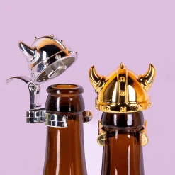 Ditverzinjeniet Borrelen|Viking helm flesstoppers (set van 4)