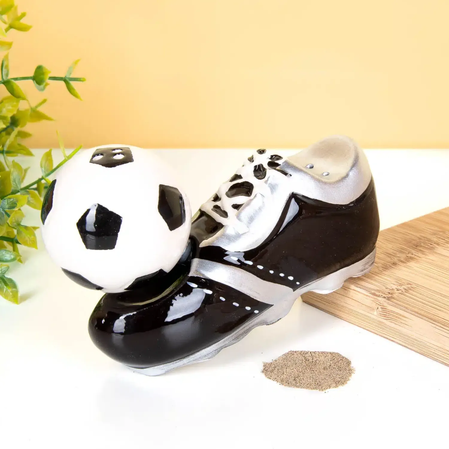 Ditverzinjeniet Peper- En Zoutstellen|Voetbalschoen en bal peper- en zoutstel