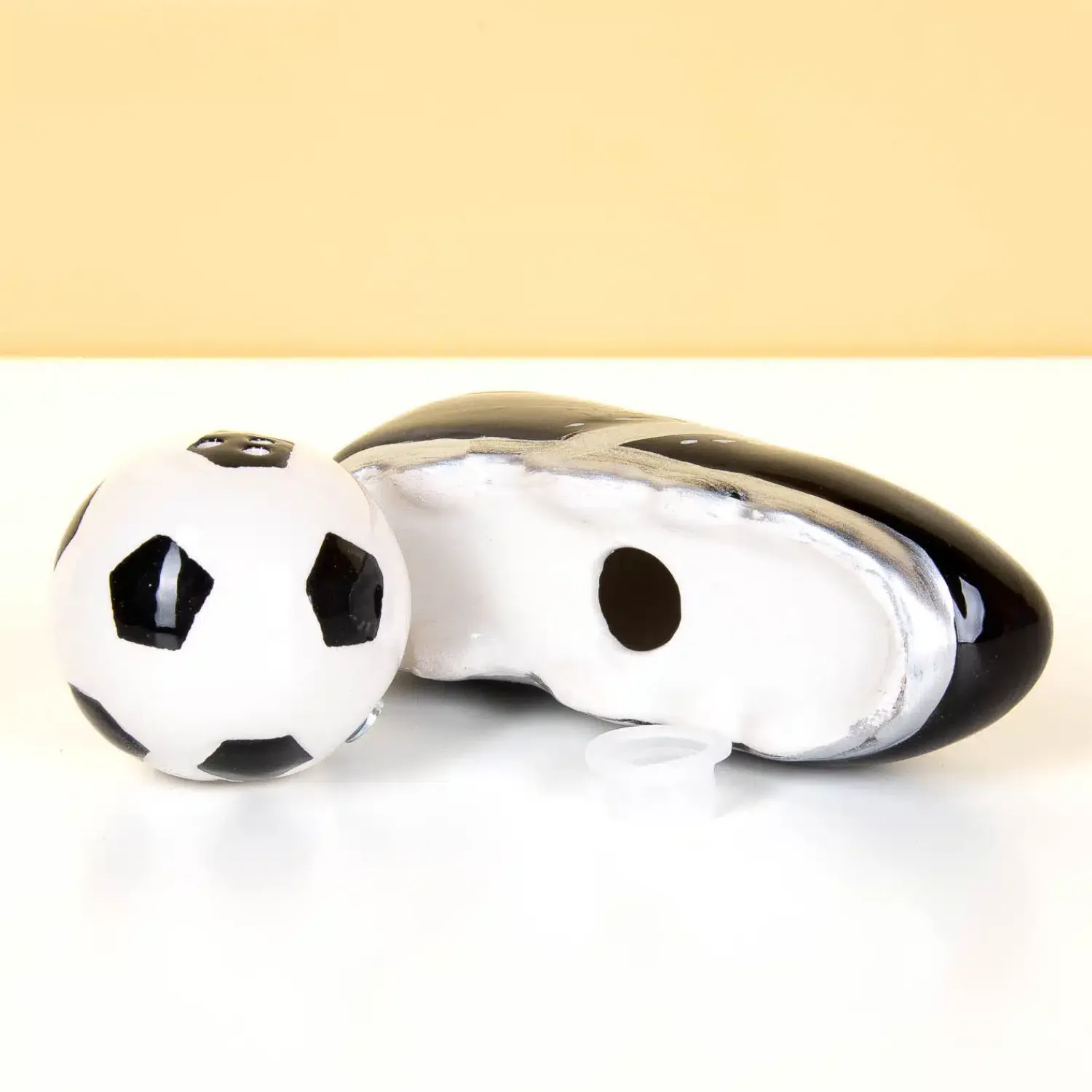 Ditverzinjeniet Peper- En Zoutstellen|Voetbalschoen en bal peper- en zoutstel